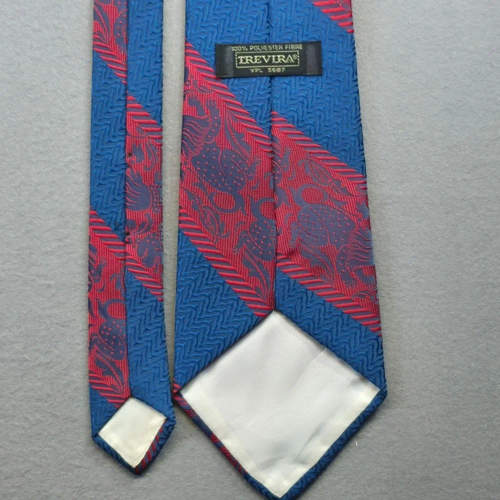 Vintage Trevira Men's Red & Blue‎ Lion Polyester Fabric Neck Tie 4.25x56